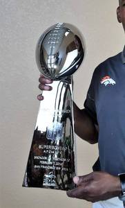 CLOSE-ENCOUNTERS-181x300 Vince Lombardi Trophy, Super Bowl 20, XX Chicago Bears